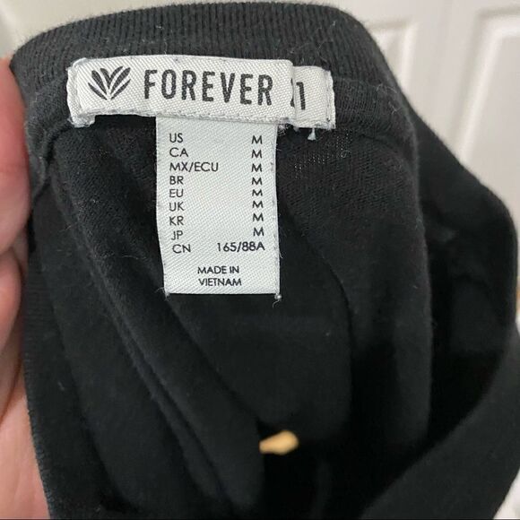 Forever 21 Black and White Cropped Long Sleeve Top - Picture 8 of 8